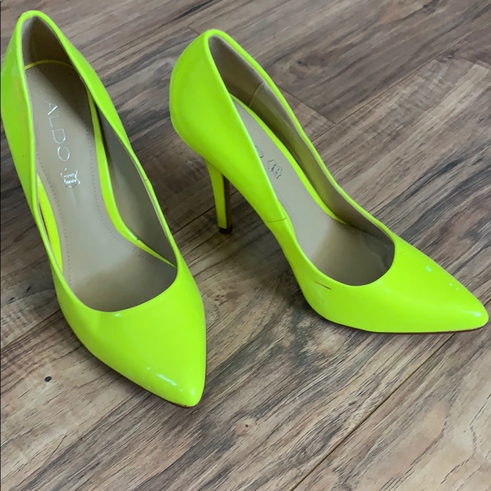 Neon yellow pumps